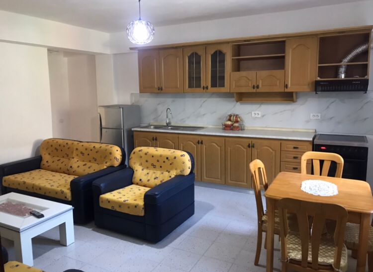 Tirane, jap me qera apartament 1+1 Kati 1, 60 m² 450 € (Laprake, afer Kupoles)