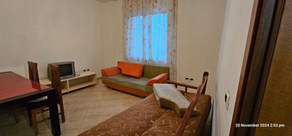 Tirane, jepet me qera shtepi 2+1 Kati 3, 119 m² 500 € (Rruga e Kavajes)