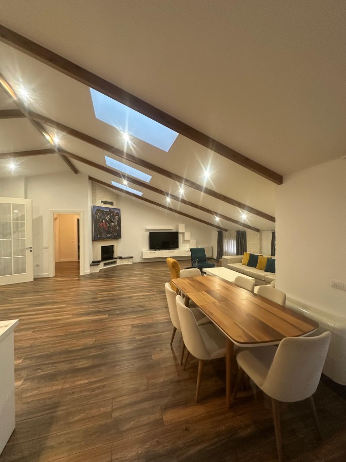 Tirane, jepet me qera apartament+verande | Penthouse 3+1 Kati 3, 200 m² 1.500 € (TEG)