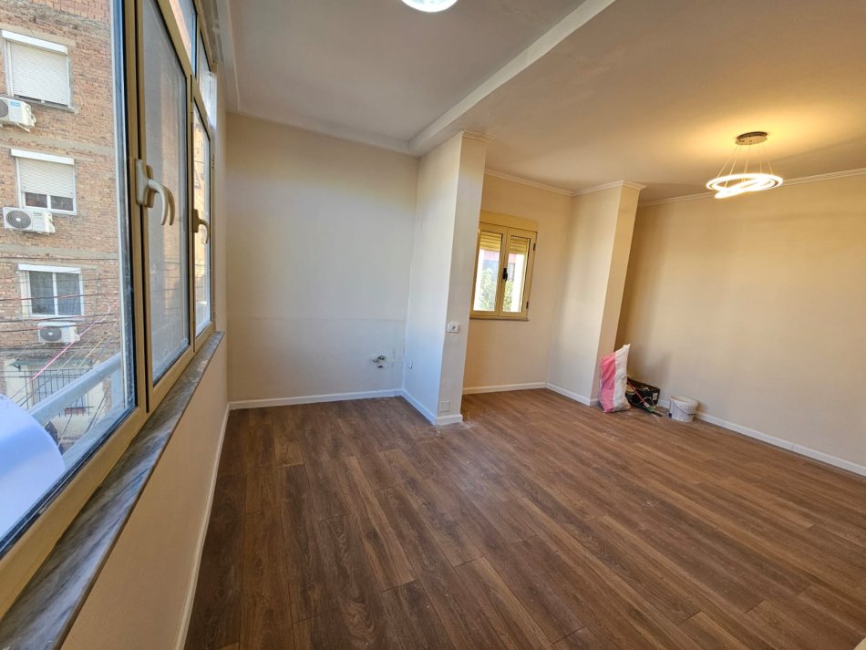 Tirane, shitet apartament 2+1 Kati 3, 70 m² 145.000 € (Rruga Asdreni)