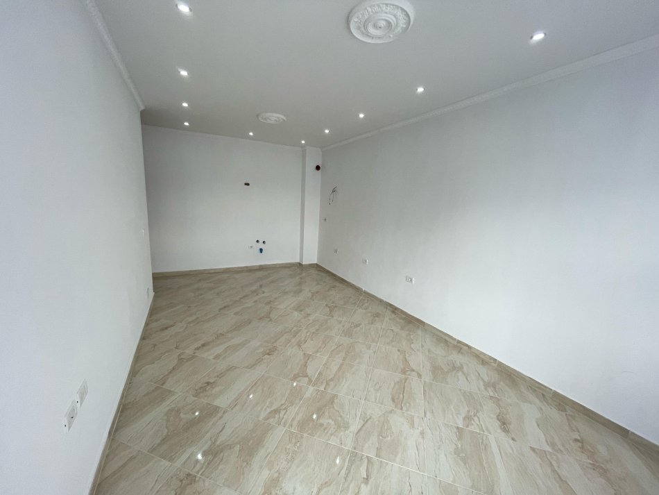 Tirane, shitet apartament 1+1 Kati 4, 61 m² 78.000 € (Fresk)