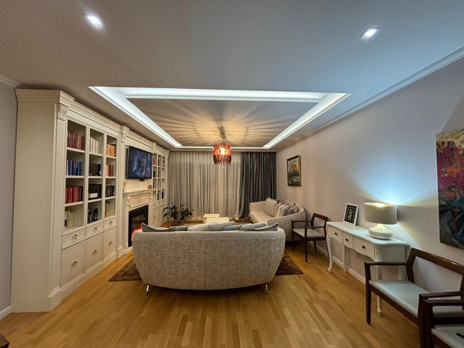 Tirane, shitet apartament 3+1 Kati 5, 172 m² 395.000 € (Kopshti Botanik)