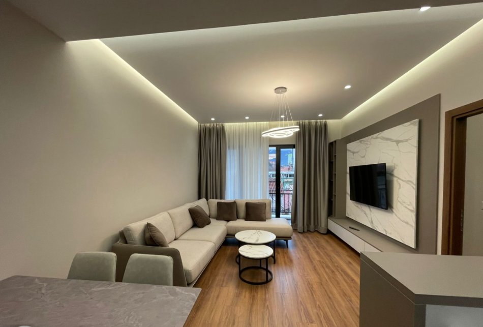 Tirane, jepet me qera apartament 2+1 Kati 4, 111 m² 830 € (Farmacia 10)