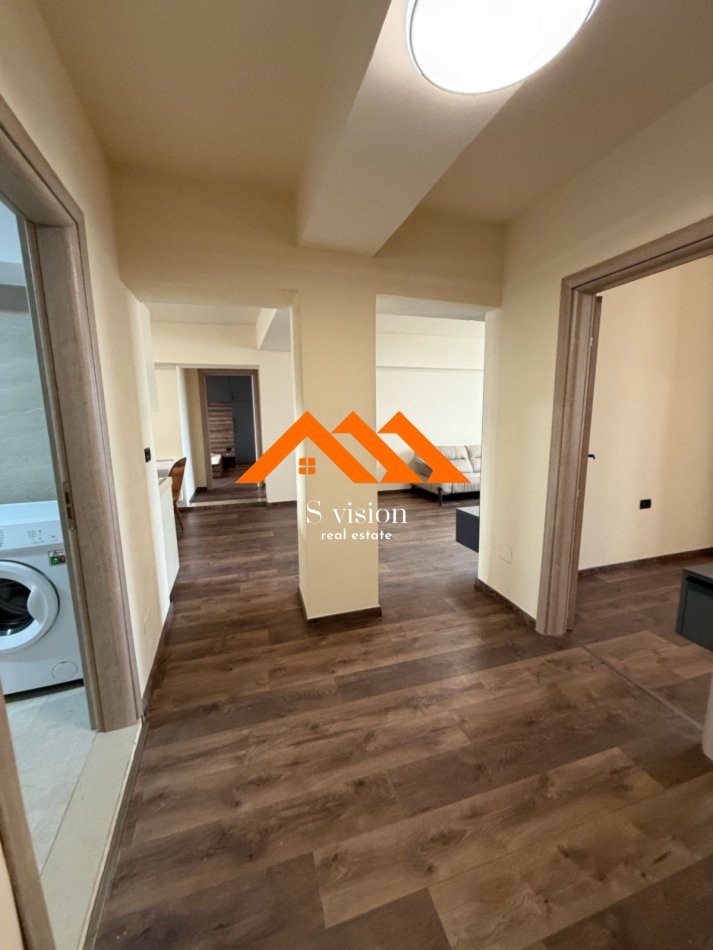 Durres, jepet me qera apartament 3+1+2 banjo+Ballkon + post parkimi Kati 1, 120 m² 800 € (Lagja 4 , Rr.Egnatia,te ish stacioni autobuzave te Shijakut)