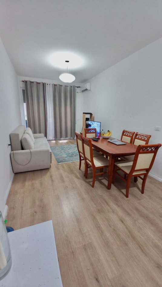 Tirane, jepet me qera apartament 1+1+Ballkon Kati 5, 68 m² 450 € (5 Maji)