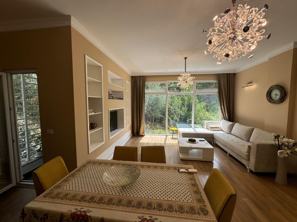 Tirane, jepet me qera apartament 2+1 , 91 m² 850 € (Liqeni i thate)