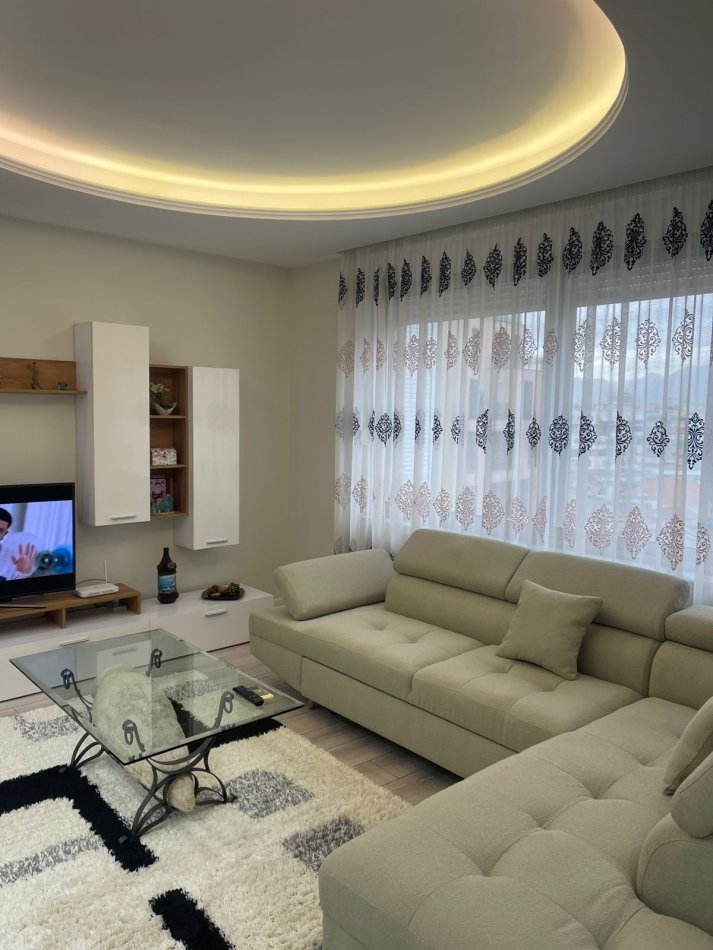 Tirane, jepet me qera apartament 1+1+Ballkon , 71 m² 1.000 € (Rruga e Kosovarve)