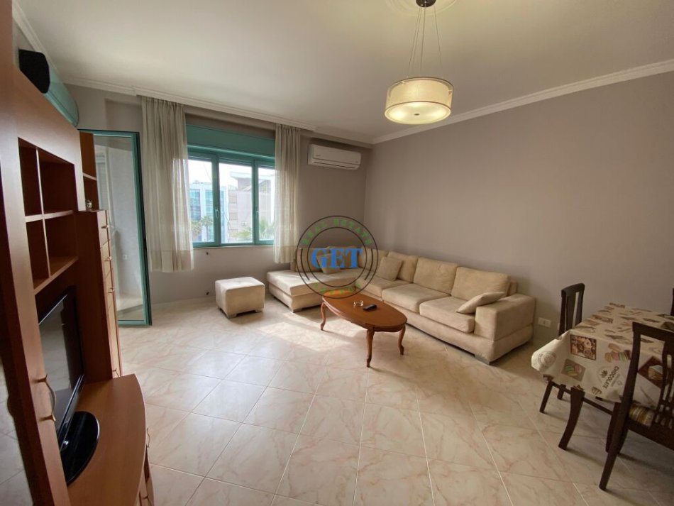 Durres, jepet me qera apartament 1+1+Ballkon Kati 4, 82 m² 450 € (Qira, Apartament 1+1, Pamje Deti, Ne Vollga, Durrës.)
