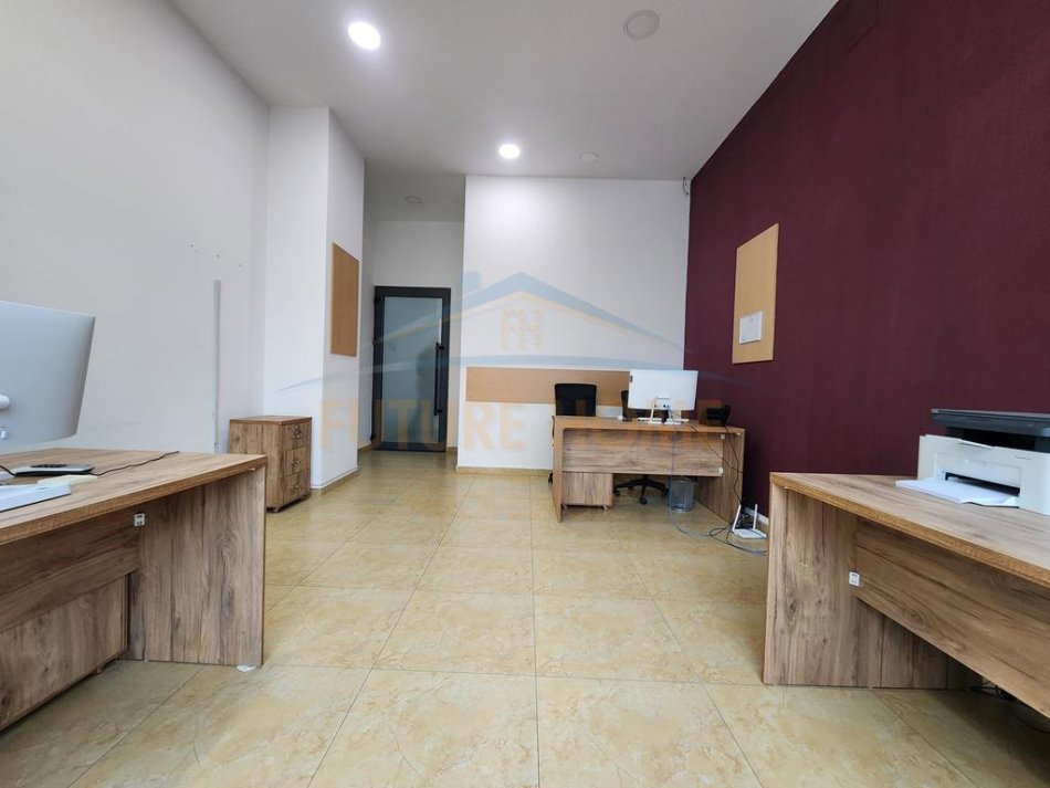 Tirane, jepet me qera Kati 2, 40 m² 450 € (MYSLIM SHYRI)