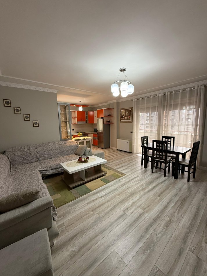 Shqiperi, jepet me qera apartament 2+1 Kati 5, 140 m² 800 € (Parku Olimpik)