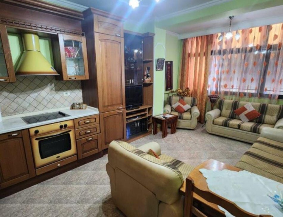 Tirane, jepet me qera apartament 1+1 Kati 3, 65 m² 550 € (Square 21)