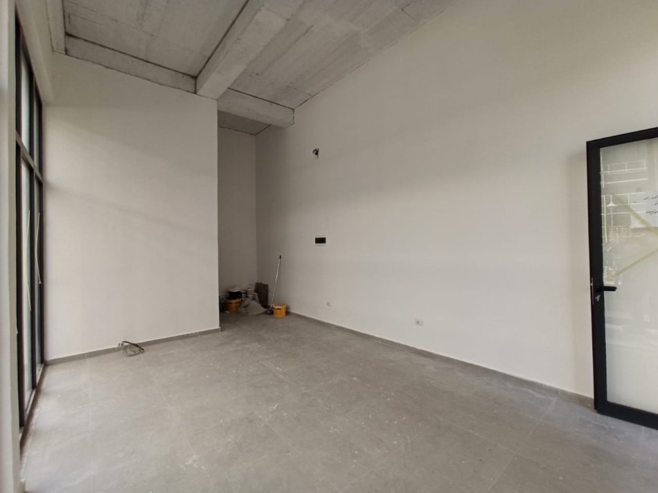 Tirane, jepet me qera ambjent biznesi Kati 0, 40 m² 500 € (Rruga e Durresit)