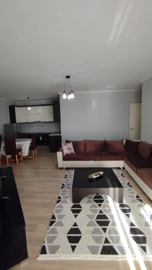 Tirane, jepet me qera apartament 1+1 Kati 4, 74 m² 600 € (Rruga e Dibres)
