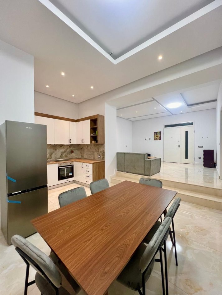 Tirane, jepet me qera apartament 2+1 Kati 1, 100 m² 550 € (Selite)