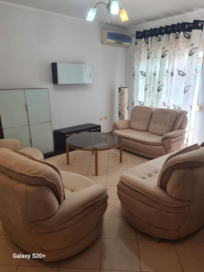 Tirane, jepet me qera apartament 2+1 Kati 4, 80 m² 700 € (Rruga e Kosovareve)