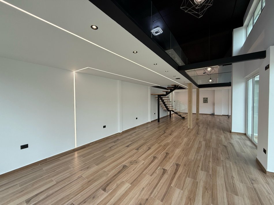 Tirane, jepet me qera ambjent biznesi Kati 0, 188 m² 2.000 € (Liqeni i Thate)