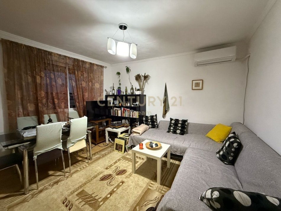 Tirane, shitet apartament 1+1 Kati 5, 51 m² 75.000 € (Ish-Profarma)