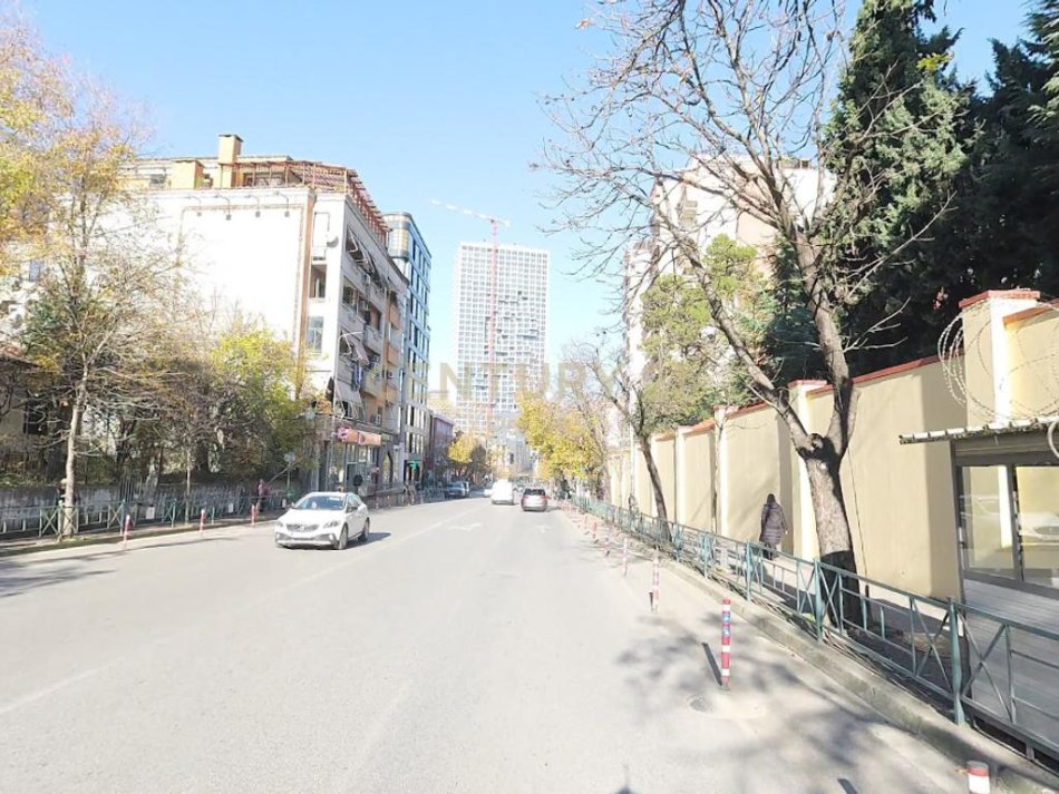 Tirane, jepet me qera apartament 2+1 Kati 9, 95 m² 430 € (Porcelan perballe TV Klan)