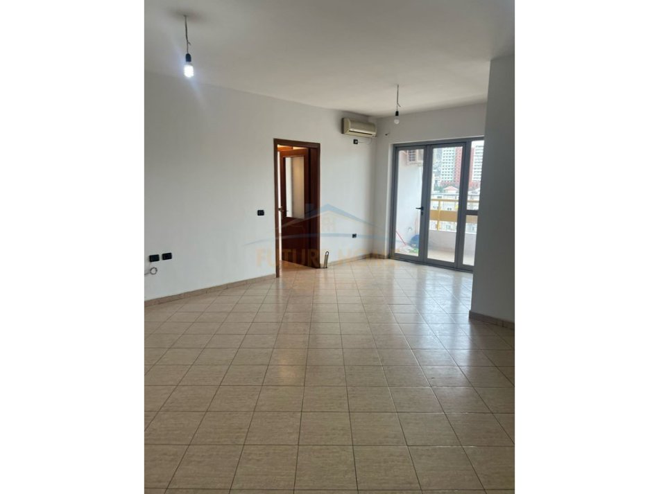 Tirane, jepet me qera apartament 2+1 Kati 6, 100 m² 500 € (Pallati me Shigjeta)