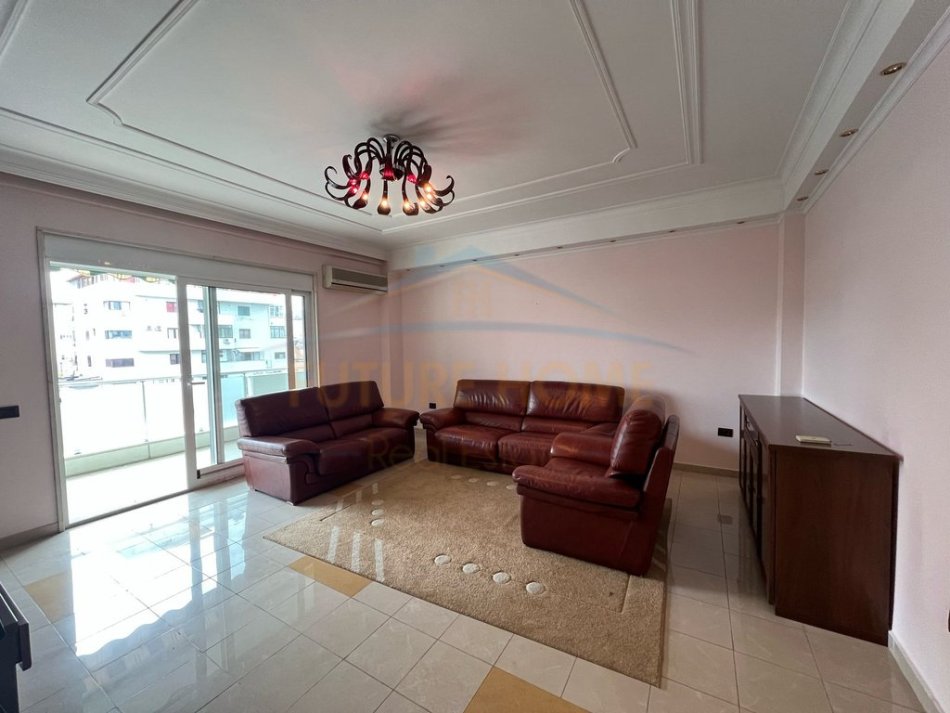 Tirane, jepet me qera apartament 2+1 Kati 6, 116 m² 1.100 € (Bllok)
