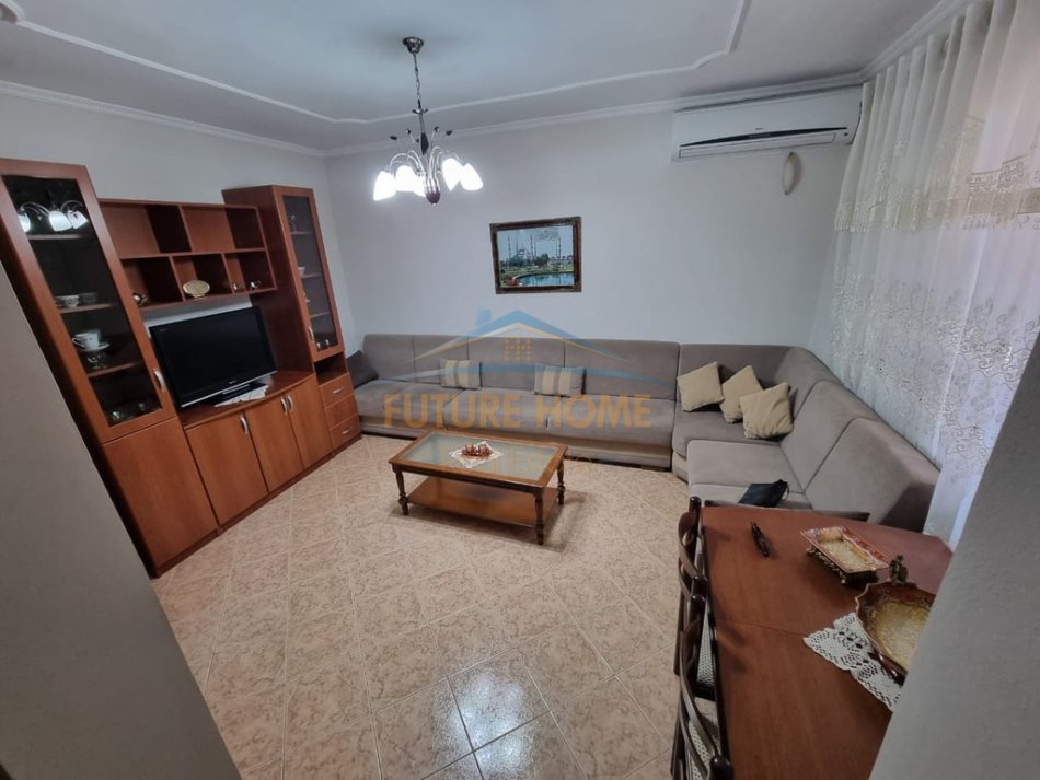 Tirane, jepet me qera apartament 2+1 Kati 3, 74 m² 500 € (Xhalliku Tiran)