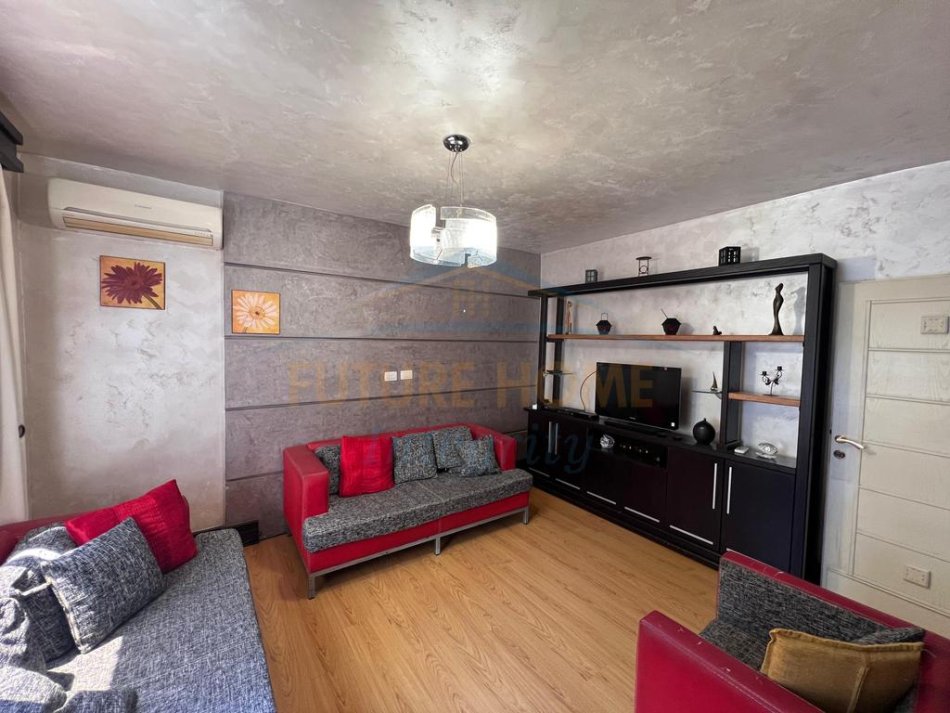 Tirane, jepet me qera apartament 2+1 Kati 4, 80 m² 400 € (Ish Tregu Elektrik, Tiranë.)