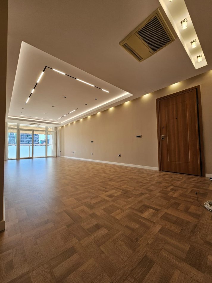 Tirane, jepet me qera apartament 3+1 Kati 5, 115 m² 1.700 € (Stadiumi Air Albania)