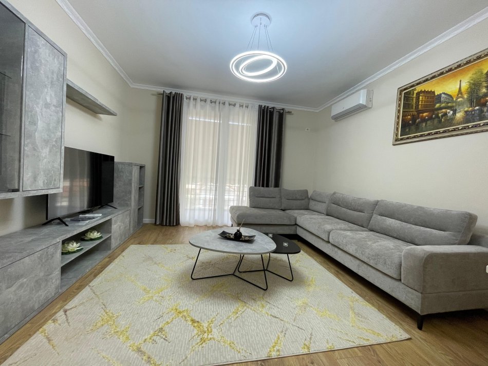 Tirane, jepet me qera apartament 2+1+Ballkon Kati 2, 100 m² 800 € (Rruga e Elbasanit)