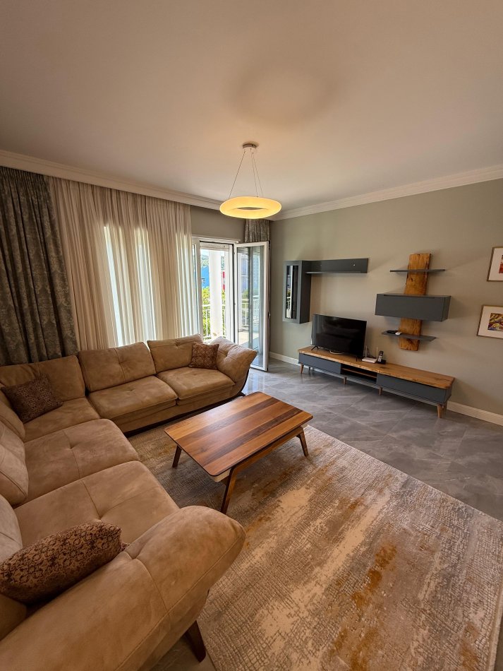 Tirane, jepet me qera apartament 2+1 Kati 2, 120 m² 1.600 € (TEG)