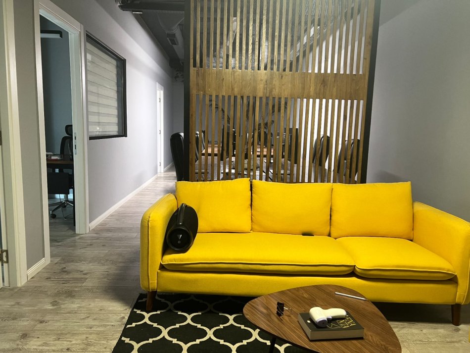 Tirane, jepet me qera ambjent biznesi Kati 5, 110 m² 1.600 € (Square 21)
