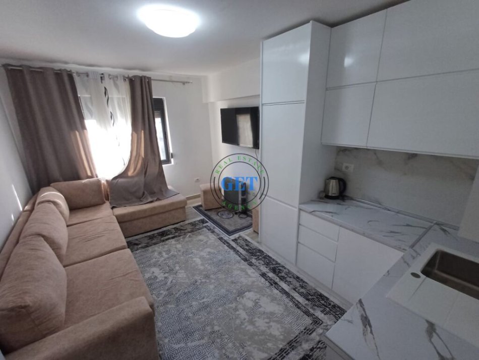 Durres, jepet me qera apartament 2+1 , 58 m² 300 € 