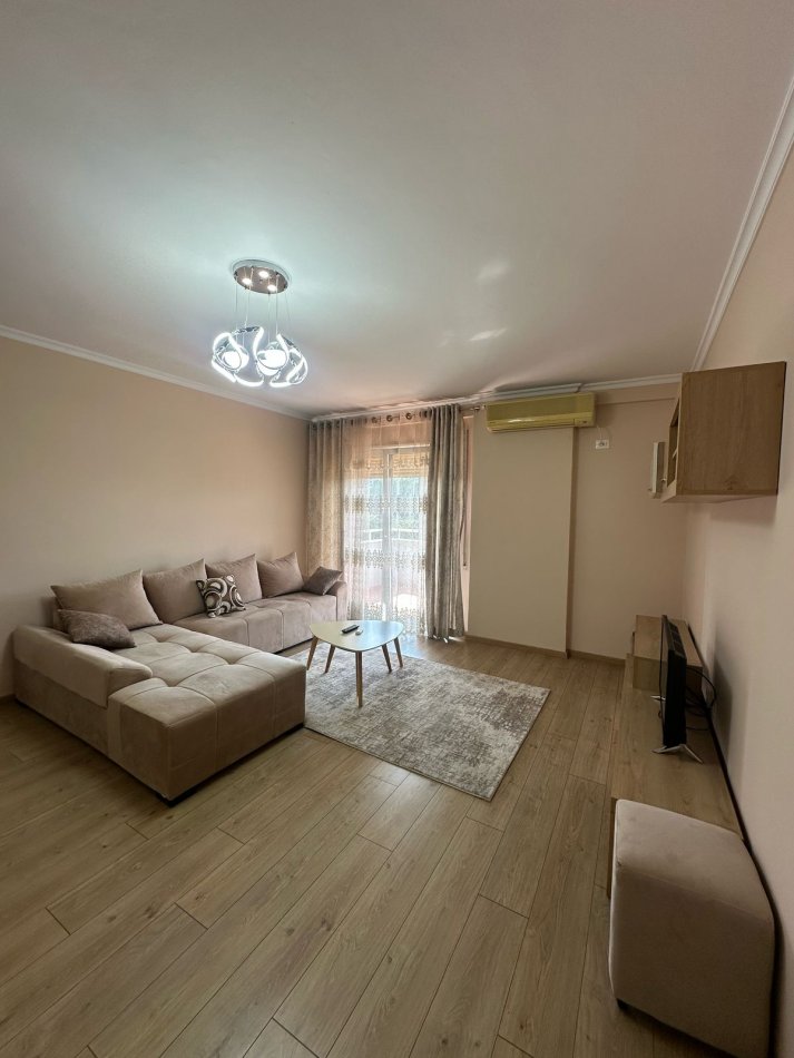 Tirane, jepet me qera apartament 2+1 Kati 2, 122 m² 900 € (Kopshti Zoologjik)