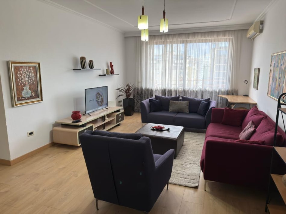 Tirane, jepet me qera apartament 2+1 Kati 9, 120 m² 800 € (Bllok)