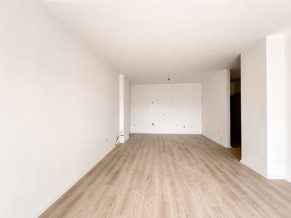 Tirane, shitet apartament 3+1 Kati 5, 150 m² 230.000 € (Fusha e Aviacionit)