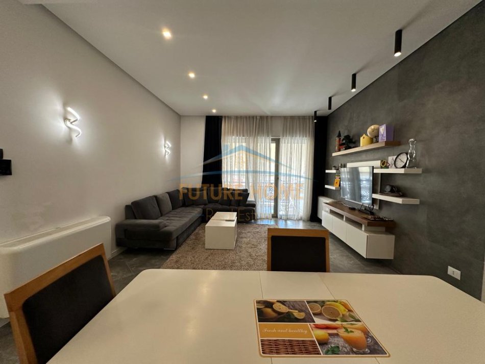 Tirane, jepet me qera apartament 2+1 Kati 5, 114 m² 1.300 € (deliorgji)