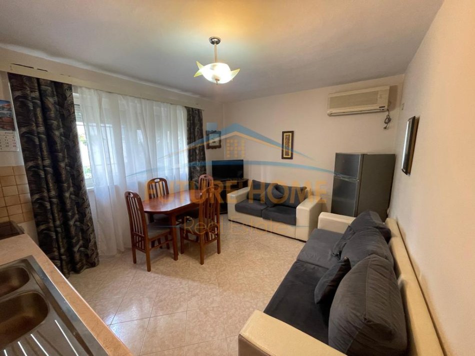 Tirane, jepet me qera apartament 2+1 Kati 2, 73 m² 500 € (21 Dhjetori, Tiranë.)