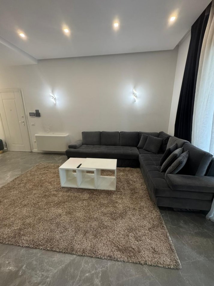 Tirane, jepet me qera apartament 2+1 Kati 5, 116 m² 1.300 € (Kompleksi Delijorgji)