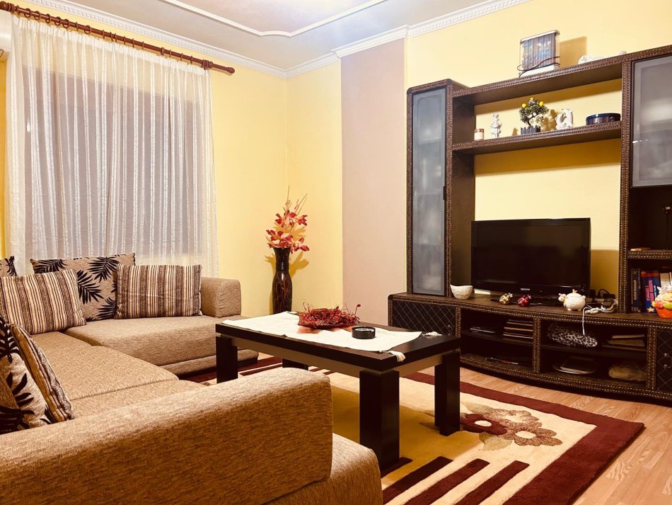 Tirane, jepet me qera apartament 2+1 Kati 2, 105 m² 390 € (Jordan Misja)
