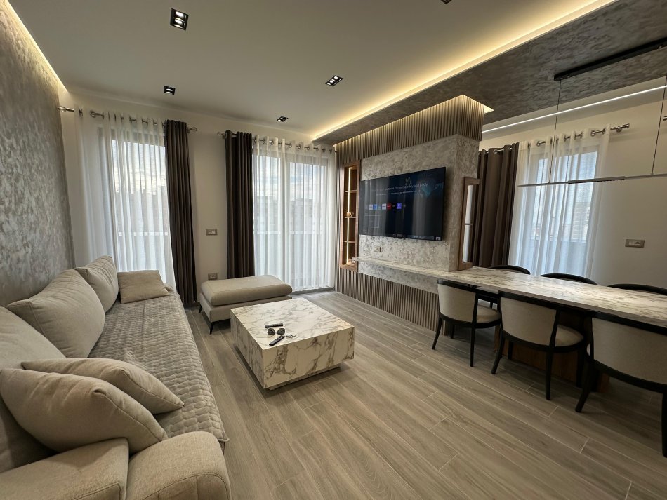 Tirane, jepet me qera apartament 2+1 Kati 5, 107 m² 1.000 € (Shkolla e Kuqe)