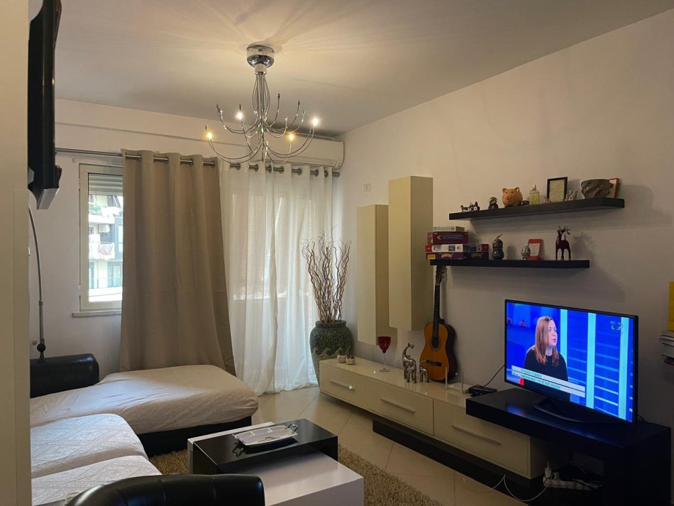 Tirane, jepet me qera apartament 2+1 Kati 5, 110 m² 550 € (Ish Parku)