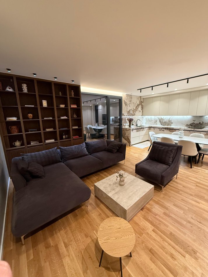 Tirane, jepet me qera apartament 3+1 Kati 1, 148 m² 2.300 € (TEG)