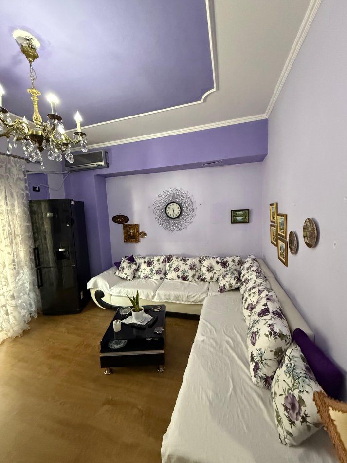Tirane, jepet me qera apartament 2+1 Kati 3, 100 m² 600 € (Mbikalimi i Komunes)