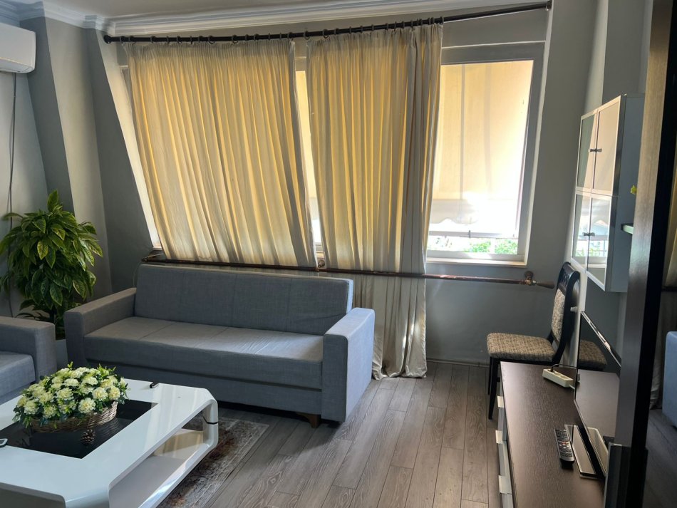 Tirane, jepet me qera apartament 1+1 , 68 m² 500 € 