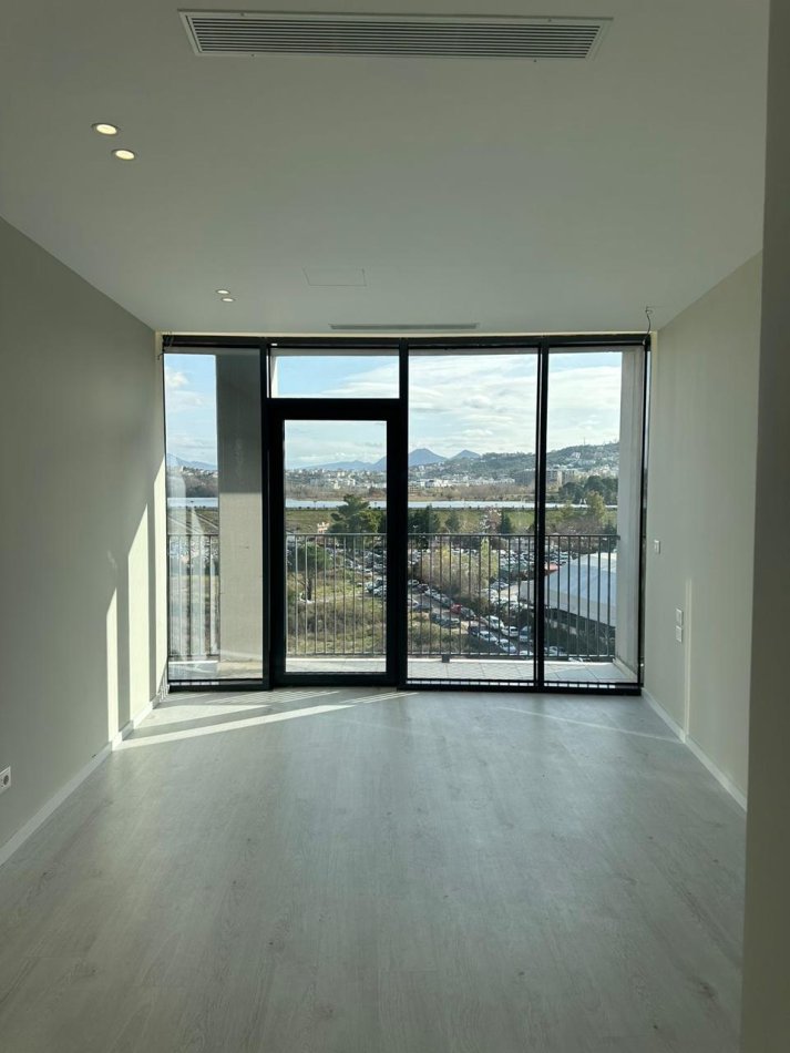 Tirane, jepet me qera apartament 2+1 , 125 m² 1.300 € 