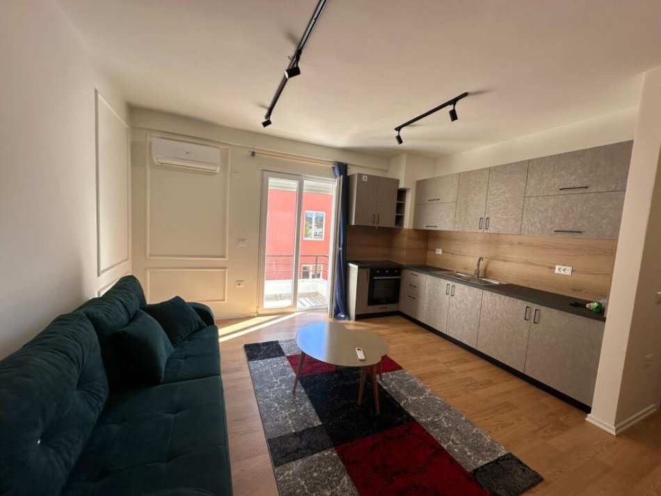 Tirane, jepet me qera apartament 1+1 , 70 m² 550 € 