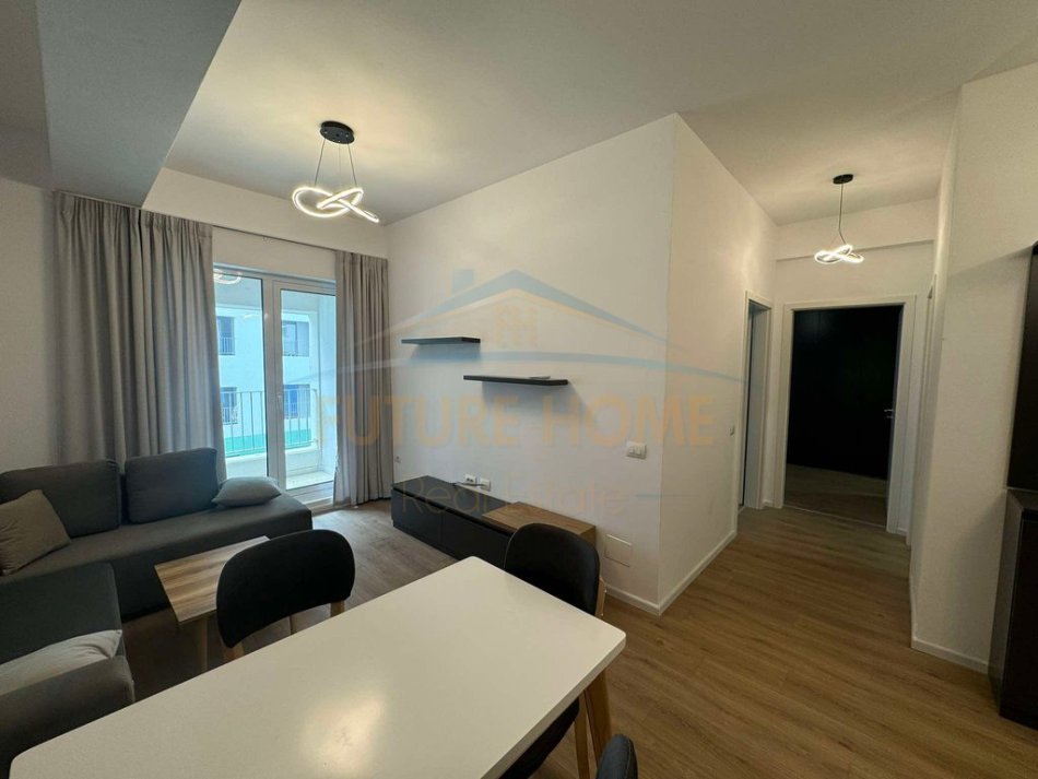 Tirane, jepet me qera apartament 2+1 Kati 4, 85 m² 450 € 