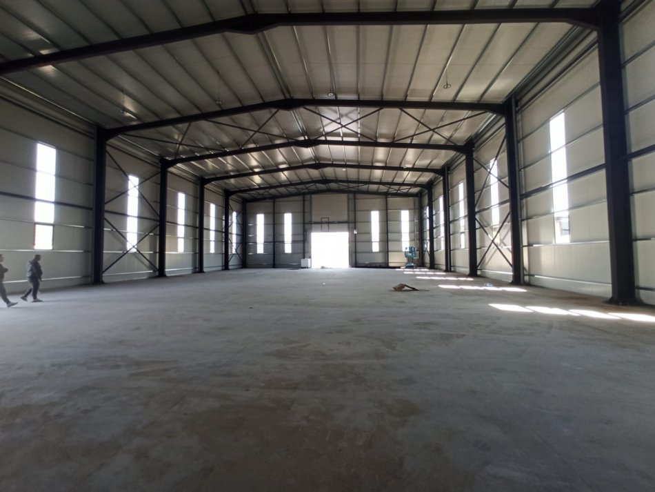 Tirane, jepet me qera ambjent biznesi , 1.075 m² 5.000 € 