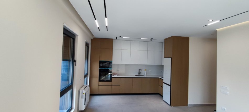 Tirane, jepet me qera apartament 2+1 , 105 m² 550 € 