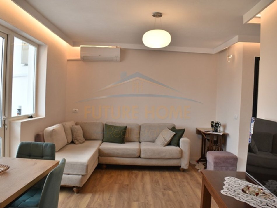 Tirane, jepet me qera apartament 1+1 Kati 4, 70 m² 700 € 