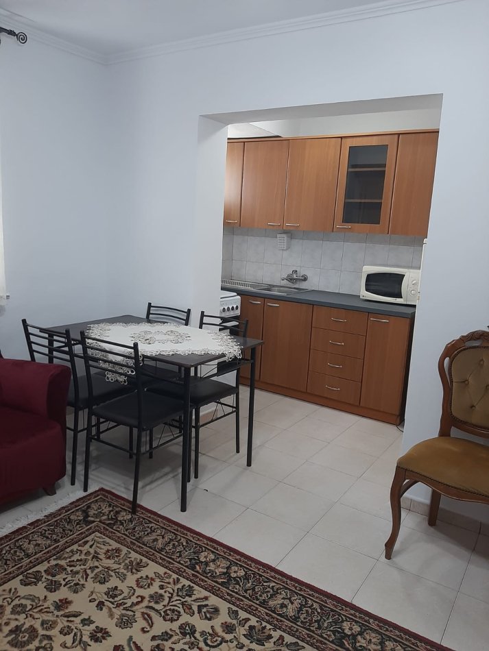Tirane, jepet me qera apartament 2+1 , 80 m² 600 € 